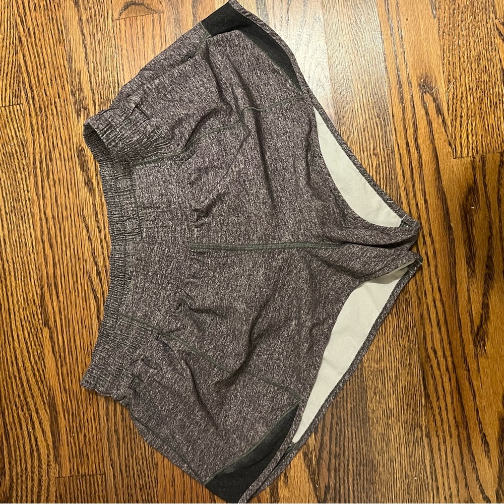 Lululemon Hotty Hot Low-Rise Lined Short 2.5”
